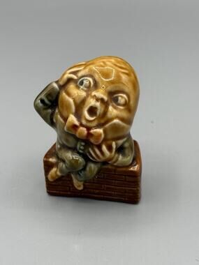 Vintage Wade England Humpty Dumpty Ceramic Figurine Brick Wall 3” Nursery